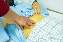 Người phụ nữ suýt mất mạng vì tự ý dùng thuốc nam trị đau đầu