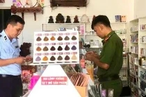 Thu giữ 2.000 sản phẩm mỹ phẩm không rõ nguồn gốc bán online