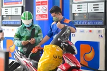 Giá xăng dầu đồng loạt giảm mạnh kỳ từ 22 giờ ngày 11/3