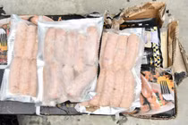 Trên bao bì toàn bộ 5,2 tấn lạp xưởng đều in chữ nước ngoài, không có hóa đơn, chứng từ.