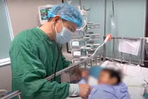 Ca ghép gan từ người cho chết não giúp bé 3 tuổi hồi sinh