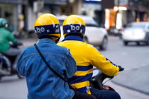 Hãng xe công nghệ hỗ trợ gì cho tài xế "vượt bão" giá xăng dầu