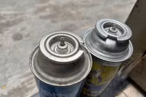 Người đàn ông ở Phú Thọ bỏng giác mạc do nổ bình gas mini khi đang sử dụng