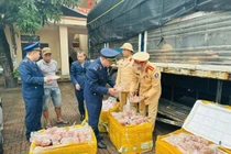 Hà Tĩnh phát hiện 200 kg chân giò đông lạnh không rõ nguồn gốc, bốc mùi 