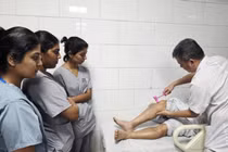 Độc tố ciguatera trong cá chình mà nhóm 10 du khách ăn phải nguy hiểm ra sao?