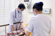 Vụ ngộ độc sau ăn bánh mì ở TP HCM, 162 người nhập viện