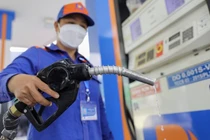 Người dân và doanh nghiệp hãy chia sẻ với Nhà Nước trước biến động giá dầu 