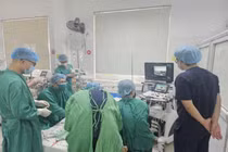 Hybrid ECMO cứu sống nữ bệnh nhân sốc nhiễm trùng suy đa tạng