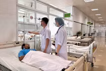 7 người bị ngộ độc sau khi ăn lẩu nấm lạ