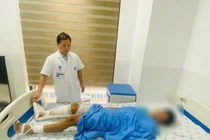 Cứu cẳng chân gần đứt lìa cho nam sinh 15 tuổi ở Hà Nội