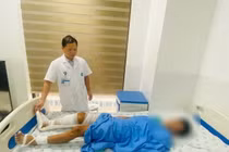 Cứu cẳng chân gần đứt lìa cho nam sinh 15 tuổi ở Hà Nội