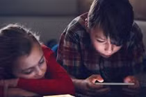 Sử dụng thiết bị điện tử, nguy cơ mắc rối loạn tim mạch?