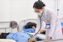 Bệnh nhân nữ 56 tuổi loét dạ dày nặng vì uống nước chanh buổi sáng