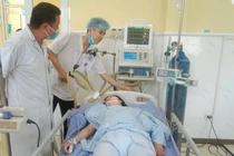 Người phụ nữ 20 tuổi hôn mê, sùi bọt mép khi vừa đến cổng viện