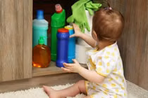 Cách xử trí khi trẻ uống nhầm dầu hỏa, tránh biến chứng nặng