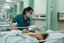 Số người ngộ độc sau khi ăn bánh mì heo quay tại TP HCM tăng lên 22 người