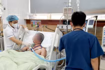 Ngậm cồn giả trị đau răng, người đàn ông tổn thương não