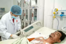 Cứu nạn nhân bỏng điện cao thế từ Campuchia chuyển đến