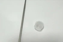 Bé trai gần 4 tuổi bị nghẹt mũi, sốt cao do 'nắp lọ thuốc' nằm trong mũi