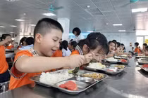  Hà Nội kiểm tra đột xuất bữa ăn bán trú học sinh