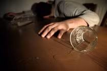 Khẩn trương điều tra, xử lý vụ nghi ngờ ngộ độc thực phẩm do methanol