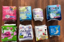 Hàng chục ngàn gói băng vệ sinh thành phẩm mang nhiều nhãn hiệu như “Kotex”, “Lisa”, “Diana”, “Ánh Dương”, “Việt Thái”, “Thạch Thảo” bị thu giữ