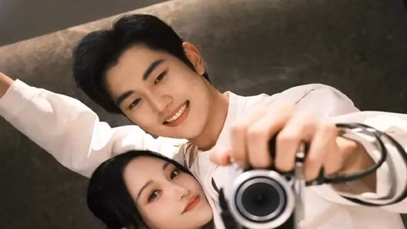 Từ chuyện Kim Sa, vì sao tình yêu lệch tuổi trong showbiz gây tranh luận?