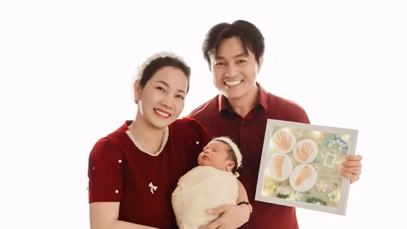 Bà xã Cao Minh Đạt: 'Nhìn chồng chăm con, tôi càng thương hơn'