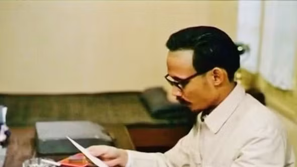 Nghệ sĩ Tiến Hợi đảm nhận vai Bác Hồ trong "Hà Nội mùa đông năm 46". Ảnh: Thể Thao Văn Hoá.