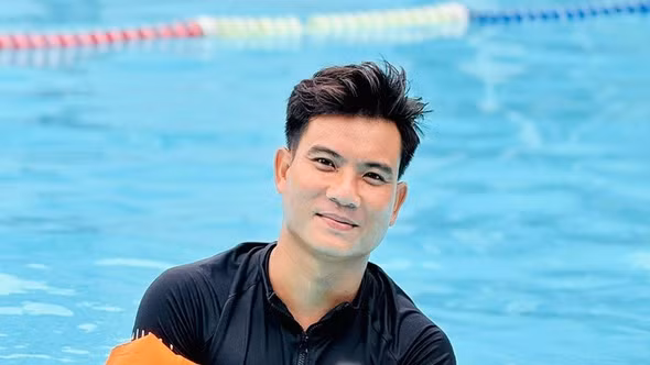 VĐV Quách Văn Vinh: ‘Tôi dạy bơi miễn phí để tiếp thêm niềm tin cho học viên’