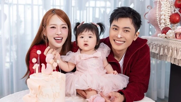 Gin Tuấn Kiệt - Puka công khai ảnh cận mặt con gái đầu lòng