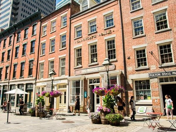 Tận dụng 3m đất thừa, xây nhà phố nhỏ hẹp rao bán 116 tỷ gây choáng