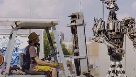 Video: Robot làm từ phế liệu biểu diễn 'thần thái' như nhạc công