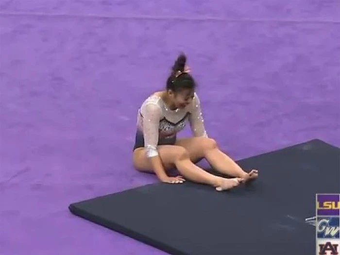 Video: Cú nhảy kinh hoàng khiến vận động viên Mỹ gãy cả hai chân