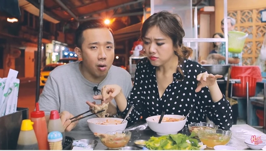 Video: Lấy chồng khổ như Hari Won, đến ăn cũng bị Trấn Thành chửi xối xả