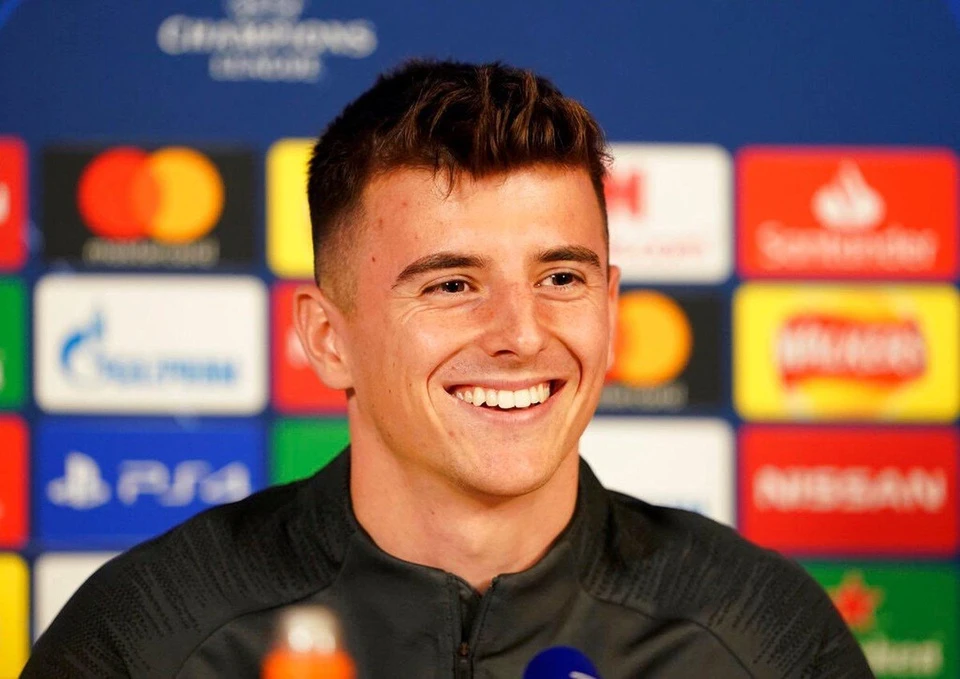 Dung nhan chàng hot boy của đội tuyển Anh