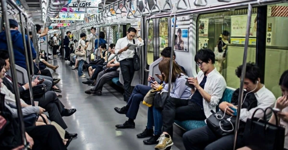 Đi Nhật mới hiểu văn hóa im lặng trên tàu