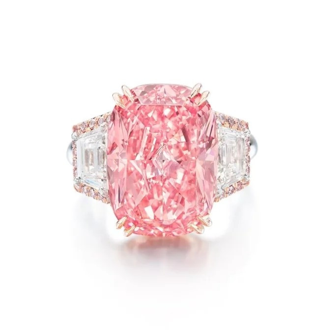 Sothebys kim-cuong2.jpg