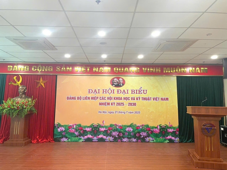 Hội trường tầng 3 tại Trụ sở VUSTA sẵn sàng chờ khai mạc Đại hội đại biểu Đảng bộ Liên hiệp Hội Việt Nam nhiệm kỳ 2025-2030 vào 8h30 sáng 21/7 tới. dai-hoi5.jpg