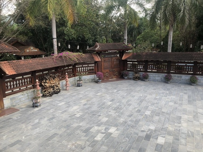 Từ khi hoàn thiện và đi vào sử dụng, ngôi nhà thu hút rất nhiều người địa phương, du khách trong và ngoài nước đến tham quan. Ảnh: Plo nha-san14.jpg