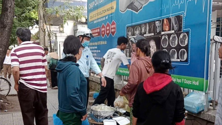Kiểm tra quán bún sau clip rửa tô chớp nhoáng gây xôn xao mạng . Kiểm tra quán bún sau clip rửa tô chớp nhoáng gây xôn xao mạng .