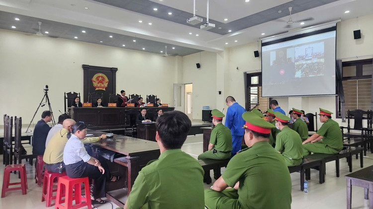 Quang cảnh phiên xét xử Quang cảnh phiên xét xử