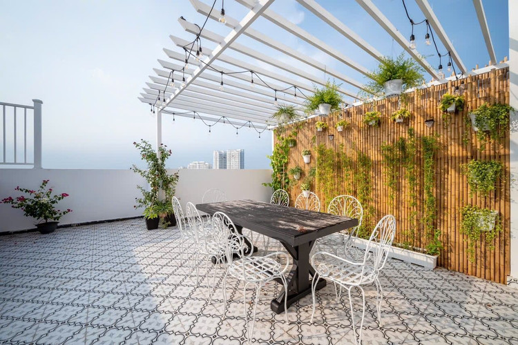 Khu vực BBQ trên sân thượng thoáng mát. Ảnh: FB Nguyên Vũ penthouse8.jpg