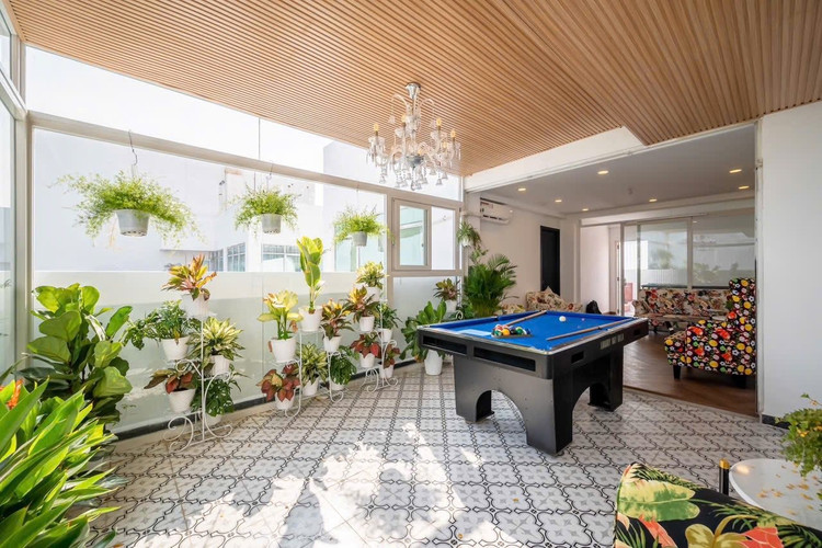 Khu trà chiều và bàn bida thư giãn. Ảnh: FB Nguyên Vũ penthouse7.jpg