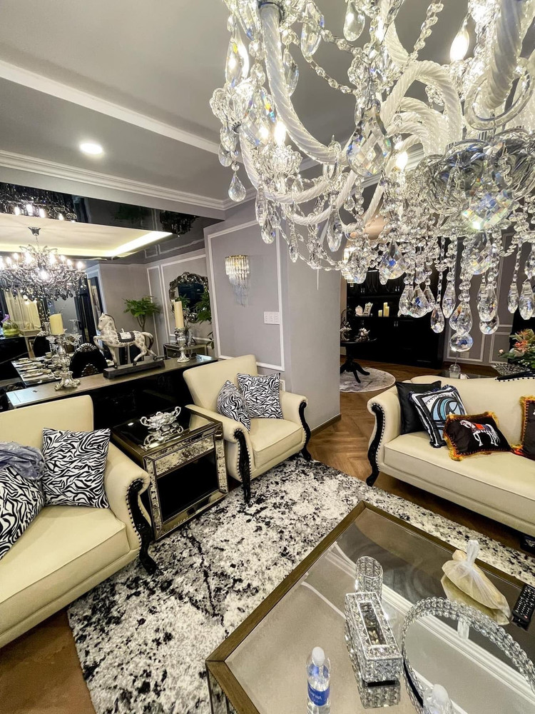 Penthouse của Nguyên Vũ gồm 1 sảnh chờ, 8 phòng ngủ, 10 toilet, 3 phòng khách, 3 bếp, 1 phòng chiếu phim, 1 khu trà chiều và bida, 2 sân thượng BBQ và 1 hồ bơi riêng. Ảnh: FB Nguyên Vũ penthouse2.jpg