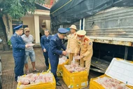 Hà Tĩnh phát hiện 200 kg chân giò đông lạnh không rõ nguồn gốc, bốc mùi 