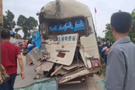 Va chạm mạnh giữa xe tải và xe đón học sinh ở Thái Nguyên, nhiều em nhập viện