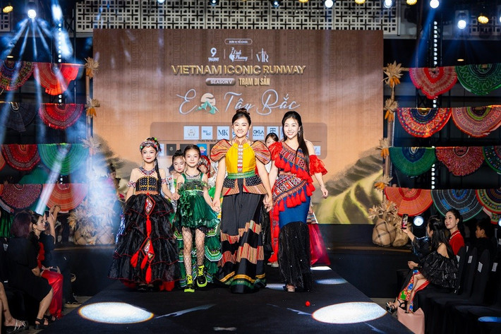 "Vietnam Iconic Runway - Trạm di sản: Em Tây Bắc 2" không chỉ là một sự kiện thời trang mà còn là lời khẳng định về sự phát triển bền vững của nghệ thuật trình diễn trẻ em.