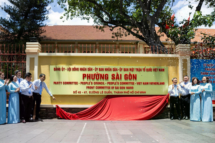 Sáng 30/6, trụ sở phường Sài Gòn đã chính thức được ra mắt tại số 45-47 đường Lê Duẩn. Đây từng là trụ sở của Đảng ủy - HĐND - UBND quận 1 cũ. Ảnh: Khương Nguyễn.