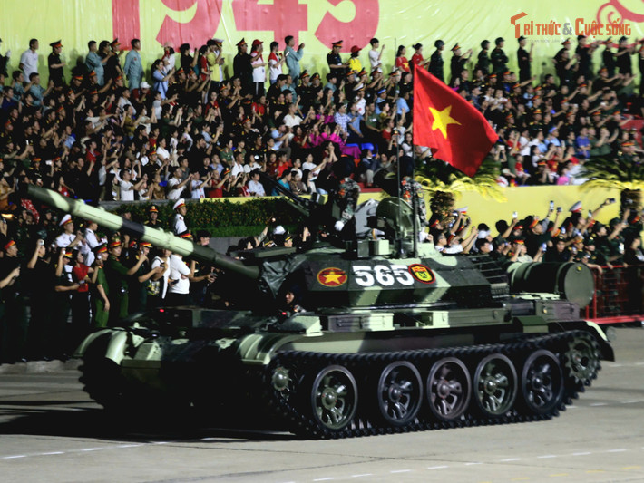 Lễ diễu binh năm nay bên cạnh 43 khối đi bộ và 18 khối đứng, có 14 khối xe pháo quân sự, đặc chủng của Quân đội và Công an tham gia.